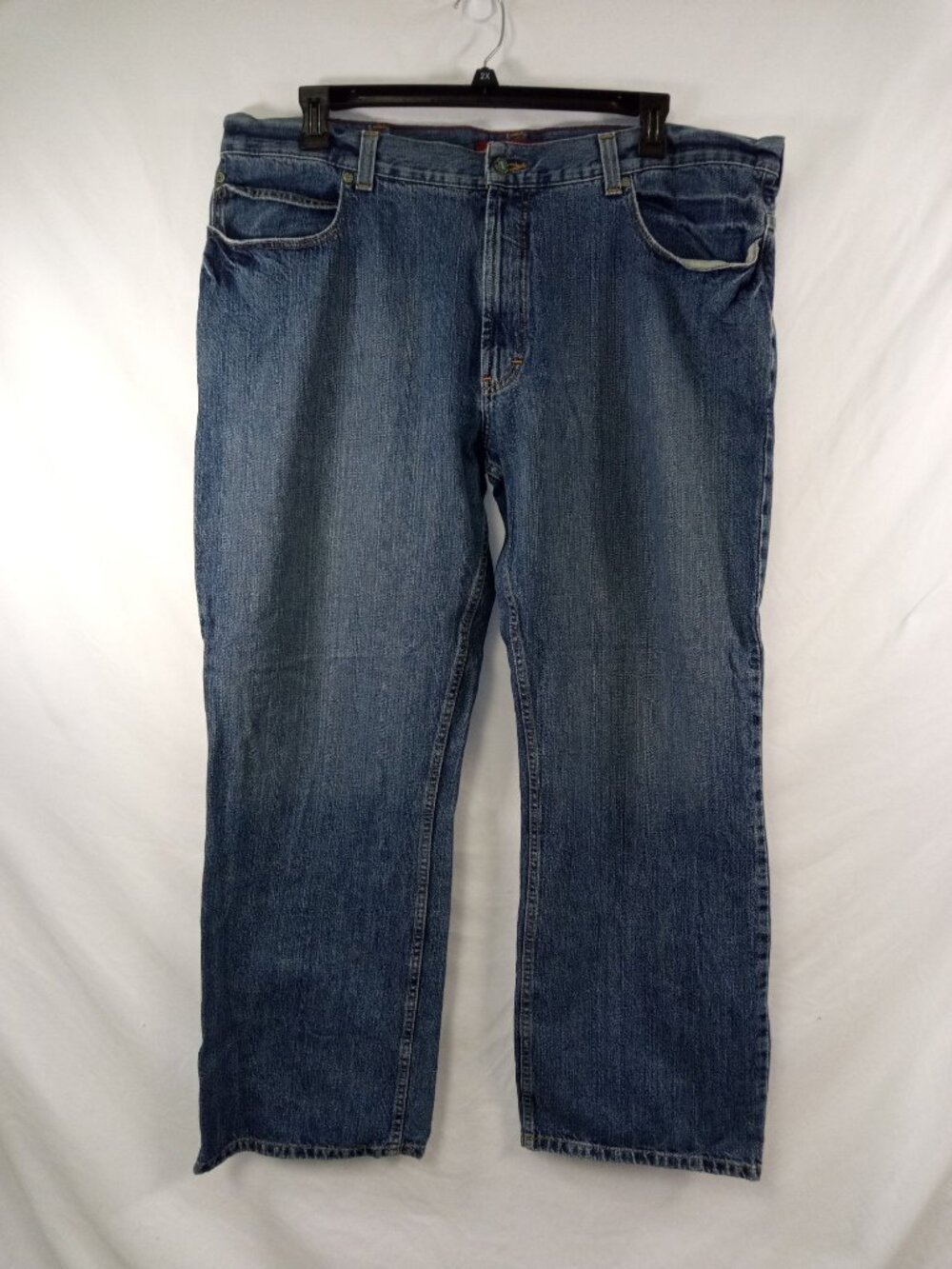 IZOD Luxury Sport Men's Medium Wash Blue Denim Finish Straight Jeans Size 42x32